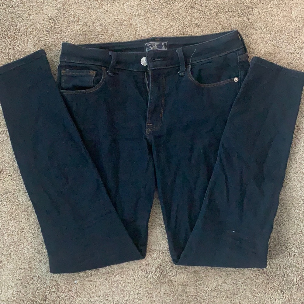 Barely worn Abercrombie and Fitch mid rise skinny jeans size 4s